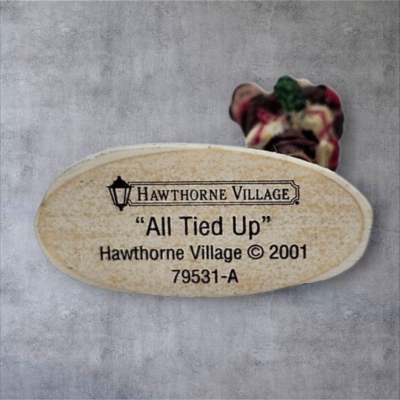 Hawthorne Village All Tied Up 2001 Norman Rockwell Figurine Dog And Gifts - Picture 3 of 4